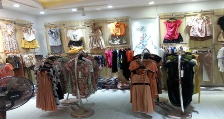 探尋中國商業脈搏 七浦路與深圳的服裝批發市場及日用百貨業態比較