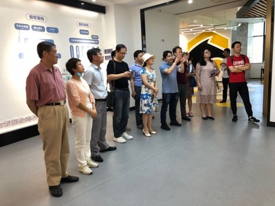 中南大學(xué)上海校友會走進常熟鐵馬營孵化器與世界聯(lián)合學(xué)院 共探創(chuàng)新教育與企業(yè)孵化新路徑